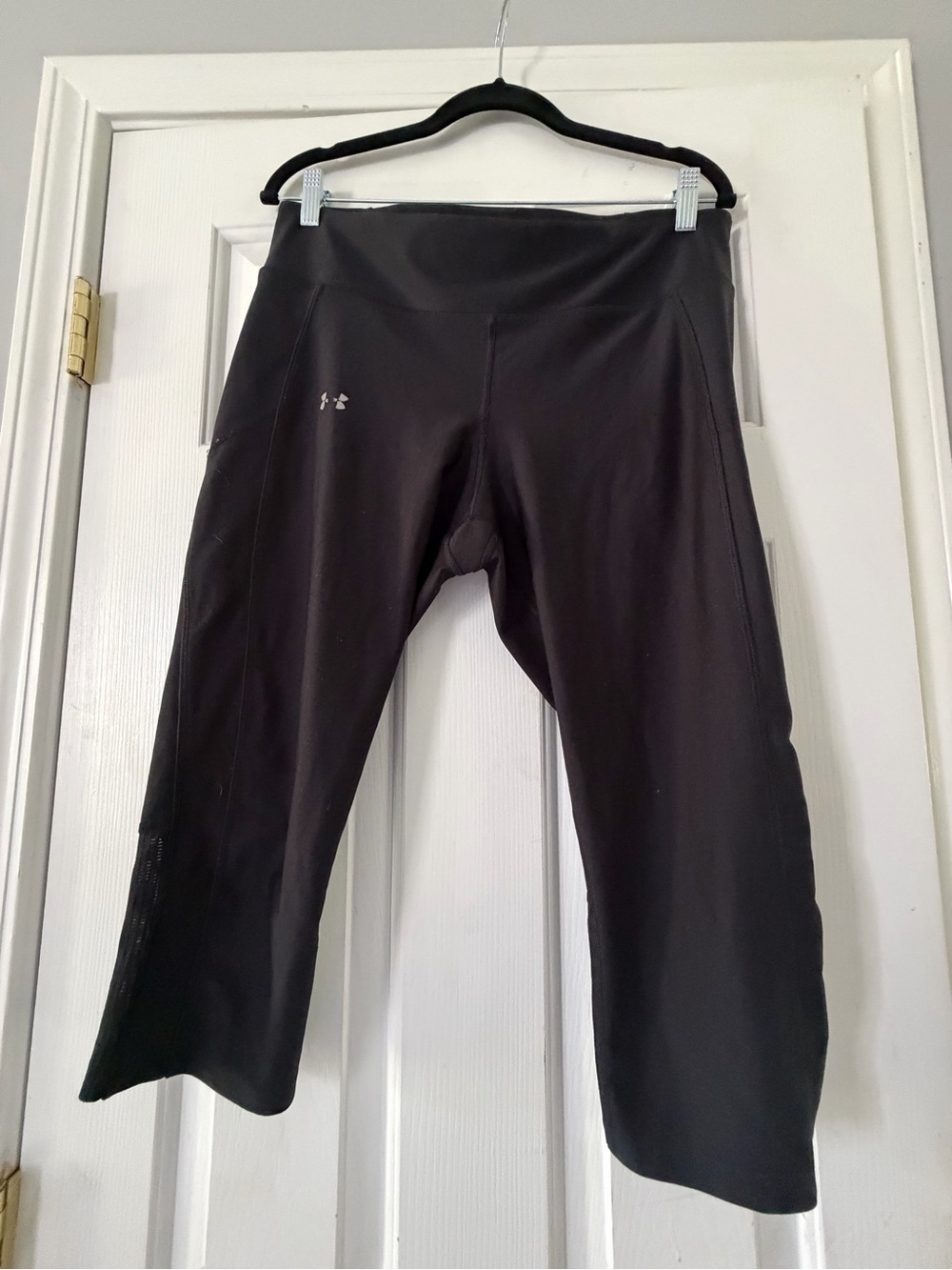 Under Armour Black Women's Cropped Leggings